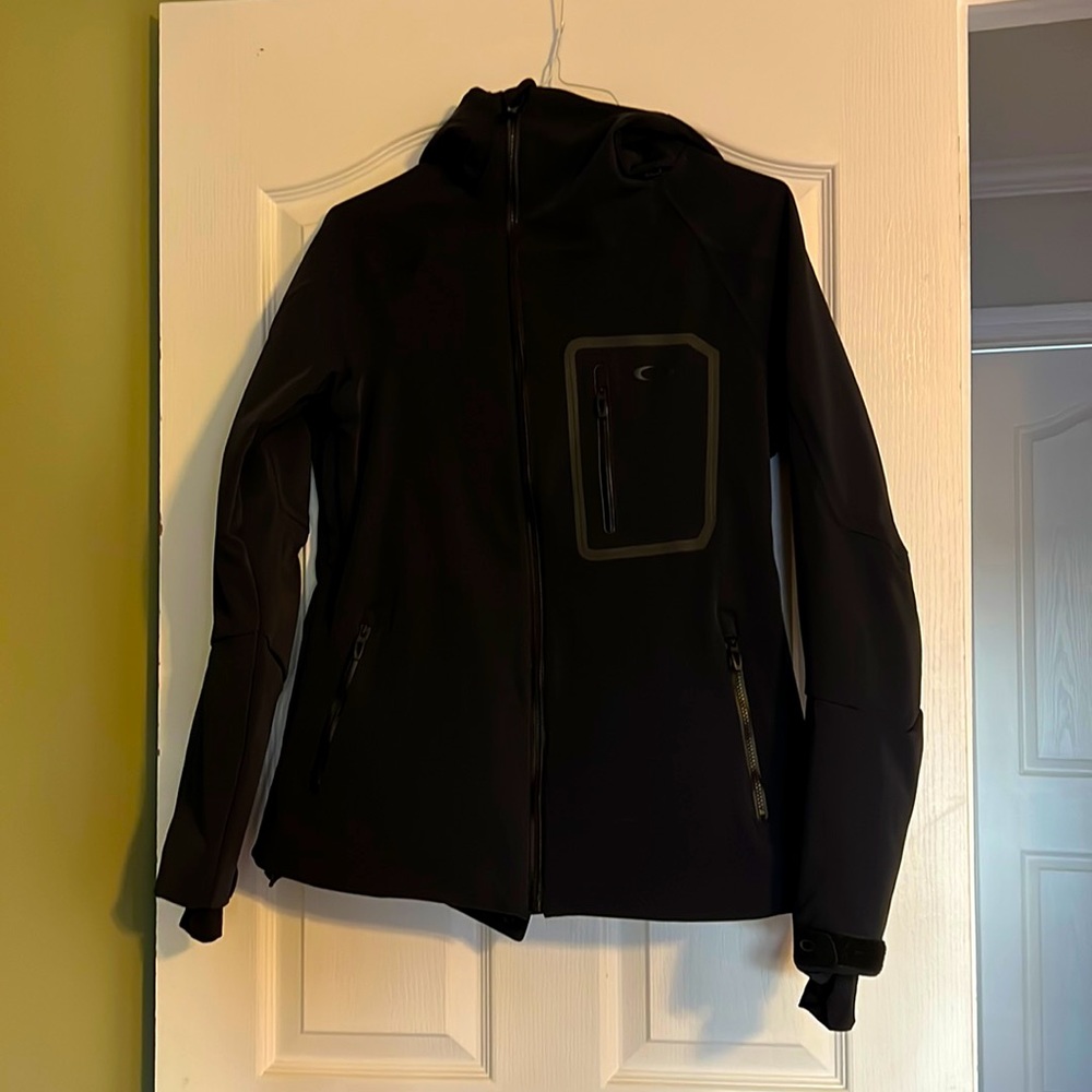 Oakley Black Ski Snowboard Jacket - Performance Fit